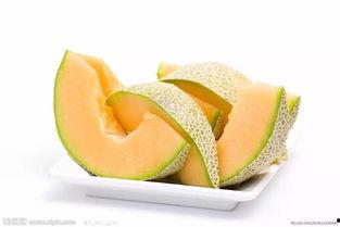 除夕吃哈密瓜,哈密瓜香满除夕餐桌