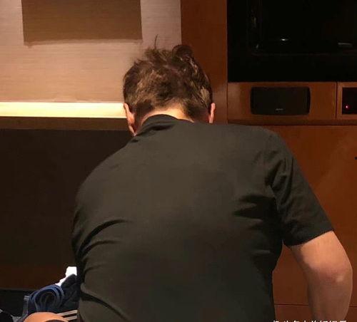 猛男在线吃瓜视频,揭秘网络热门视频背后的故事